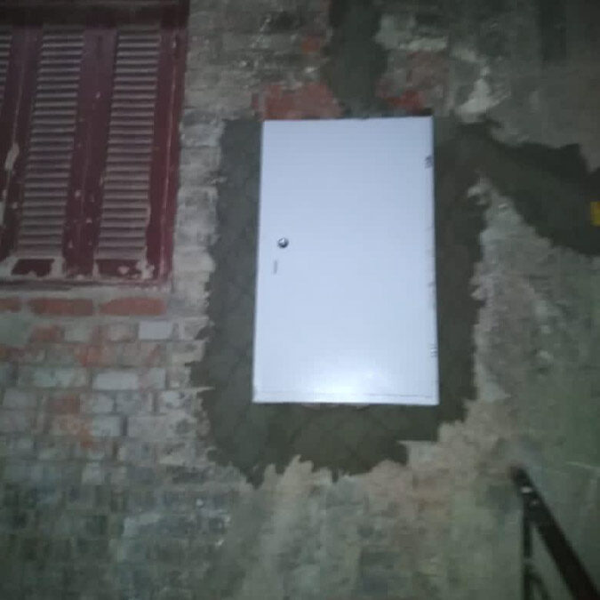 Der Stromanschluss ist abgesichert