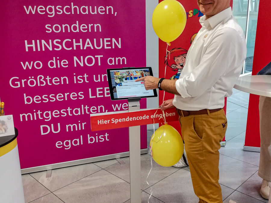 Hans-Peter beim Spenden einlösen