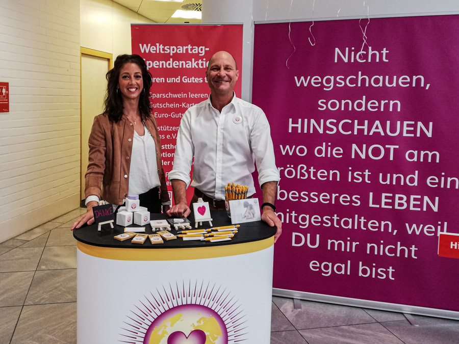 Sylvia und Hans-Peter am Stand in der KSK Kirchheim