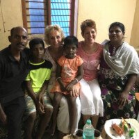 Familie Elaiya mit den Vorstandsmitgliedern Sylvia Arndt und Ulrike Gerwig Familie Elaiya mit Vorstandsmitgliedern