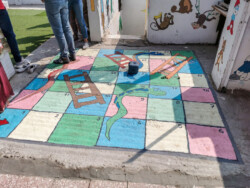 Spielplatz auf dem Dach der Schule